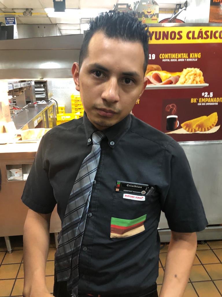mariCoronelG1's tweet photo. @burgerking_ec que pésimo servicio @TribunaEcuador este sr es el disque supervisor https://t.co/ZFaUQ4yqzK