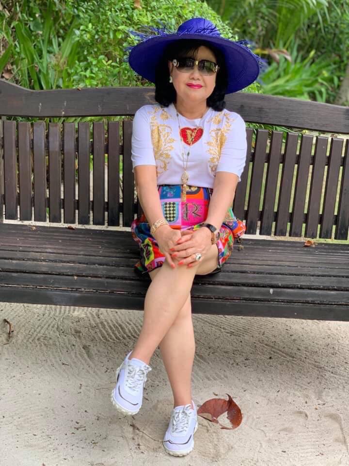 JohnBrownPJ's tweet photo. Cambodia: Name this pop star. Wrong answers only. #Hunsanity #Cambodia #Humor #BunRany #CambodianPopStar #PopStar #QueenBunRany #Women #BeautifulWoman #Beauty #Photography #Hat #Portrait #Fashion https://t.co/Xa85tTtnPq