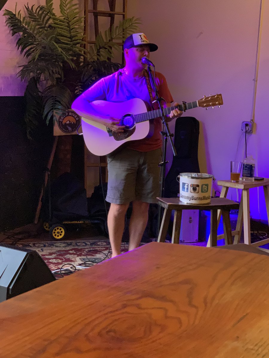 thestateyourein's tweet photo. Life ain’t ever what it seems,
These dreams are more than paper things

#DeepRiverBrewing #Clayton
#MaximilianArchibald #GSP
#GermanShorthairedPointer

Stogies &amp; good tunes @JBurnsmusic 
with @BrandonFlorkey @triangle_concerts @DeepRiverBrew https://t.co/Tn70dNL5L1