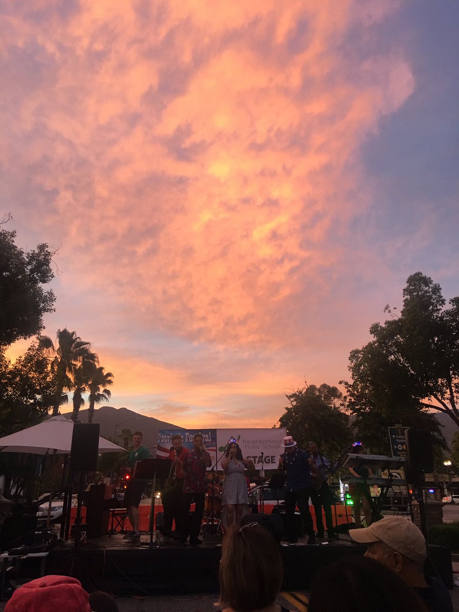 GaryKovacic's tweet photo. What a sunset!  And we get fireworks too!  #arcadiapatrioticfestival @EnrichArcadia @AprilVerlato https://t.co/NzOWdLFHnr