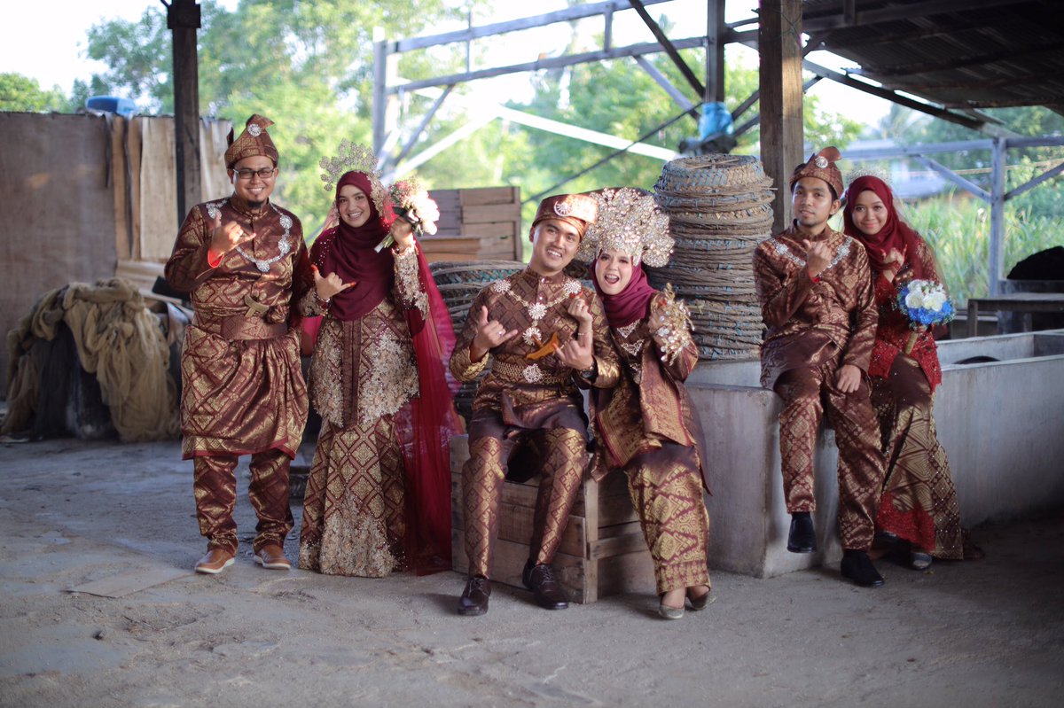 naim_asam's tweet photo. kebetulan shoot tempat sama pengantin 3 pasang ni warna sama dgn corak pun sama. pengantin okey je. terbaik... 🤣🤣🤣
@azrifitriiii @iametalogical @twt_fotografi @KuantanViral https://t.co/IgYD9djw9x