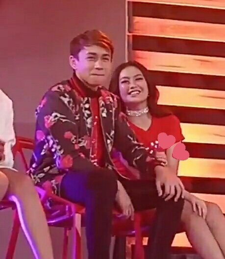 ashtanftme's tweet photo. hawakan mo ang kamay ko~~

#BatchUltimate3hreat | @ashdlmundo | @tanredroncal https://t.co/HKtYhXy0vH