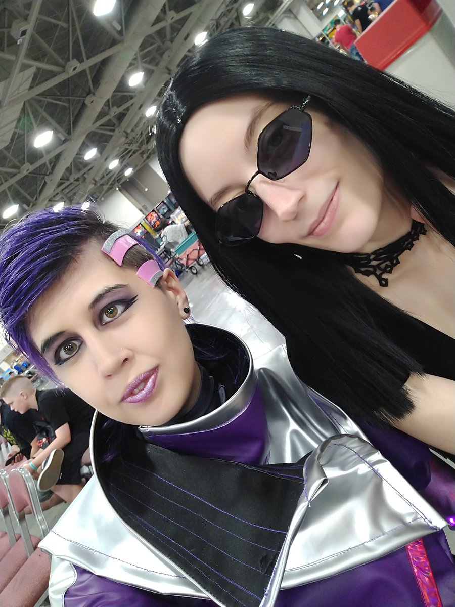 CosmicCasualty's tweet photo. Finally finished my Sombra cosplay in time for #SLGamingCon (more or less)! What a real treat this year has been, and I'm already crazy excited for next year. Hands down the most fun I've had at a convention yet. #sombra #sombracosplay #Overwatch #overwatchcosplay https://t.co/Vyb2NZeJDE