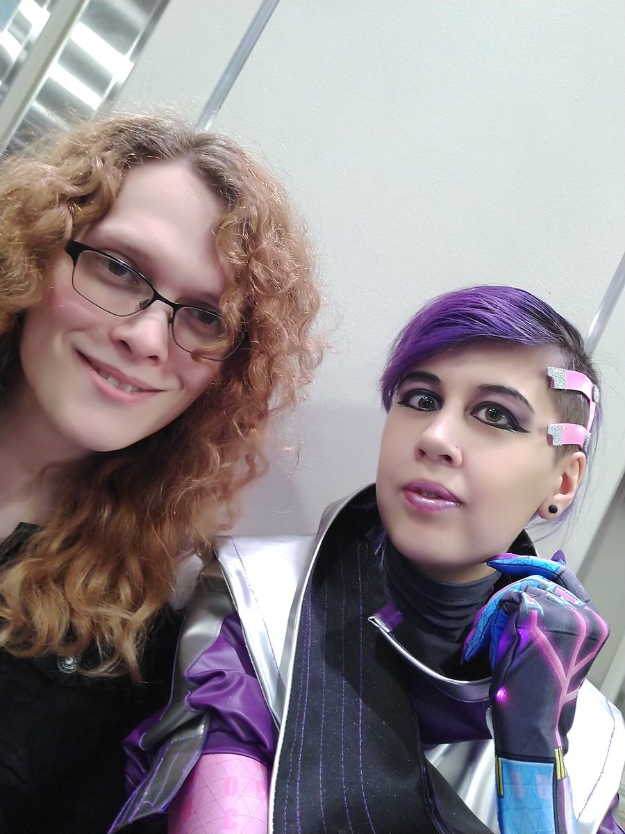 CosmicCasualty's tweet photo. Finally finished my Sombra cosplay in time for #SLGamingCon (more or less)! What a real treat this year has been, and I'm already crazy excited for next year. Hands down the most fun I've had at a convention yet. #sombra #sombracosplay #Overwatch #overwatchcosplay https://t.co/Vyb2NZeJDE