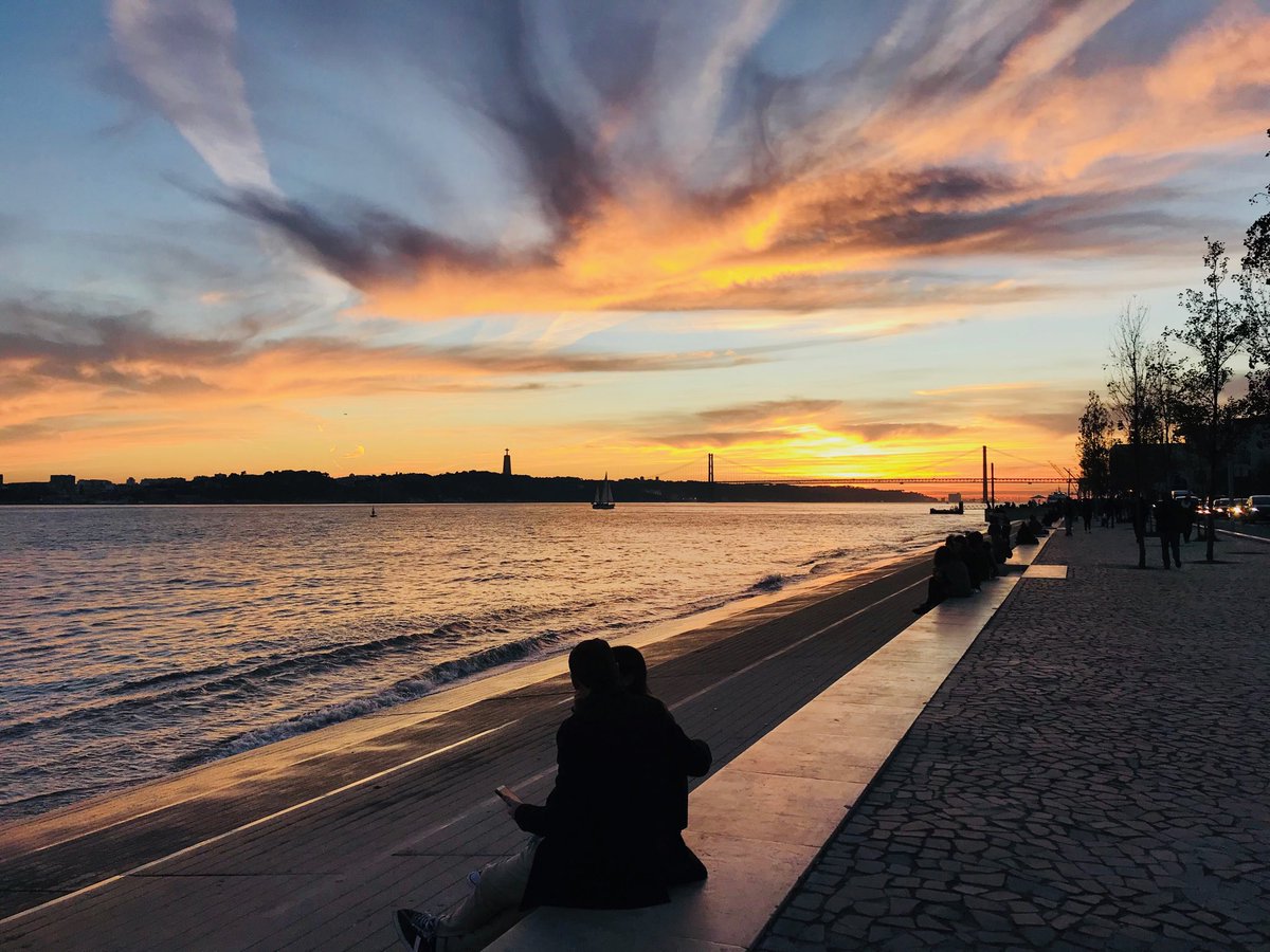 SlowTraveller's tweet photo. Is that the #GoldenGate Bridge in #Lisbon? Although it is called the Ponte de 25 Abril, this Lisbon suspension bridge – the longest of its type in #Europe – looks almost identical to #SanFrancisco’s iconic symbol. #Sunset #Travel #Blog #trabelblogger https://t.co/Wi3t0zGSBB https://t.co/DzwCQkpPVv
