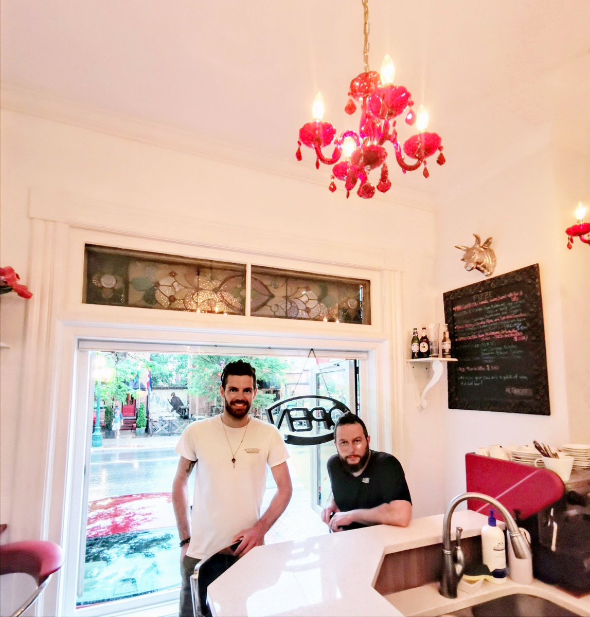 ange_kh9's tweet photo. #CanadaInOneCity, looking for some gourmet, legit #Italian fare?! Meet Paulo and Alessandro, proprietors of #AlQuadrato, Resto, Pizza, Wine & *Salon Cafe! @ 324 Somerset W. #MyOttawa, these guys are so welcoming, the cafe is absolutely charmed and their pizza is to die for! https://t.co/YwDZP0ihta