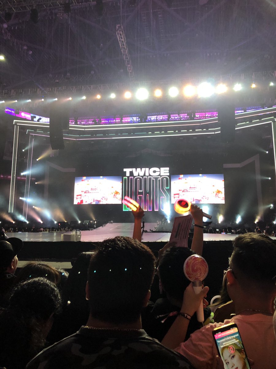 nayeon. tweet media