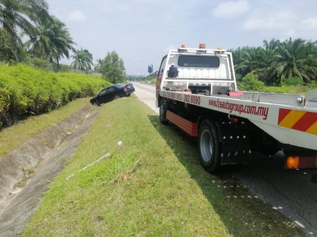 ResQ51152121's tweet photo. Our first job! Thank you trusted client๐ #resq #roadsideassitance https://t.co/WTA9vaaAe2