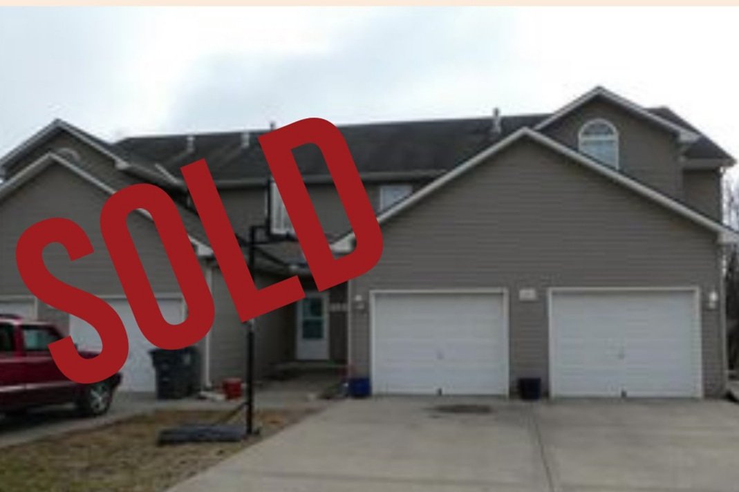 LegacyLorena's tweet photo. Congrats to the Buyer of this Pleasant Hill Townhome. We appreciate you trusting in our team to help you with your first time home buying experience.     
Love working with 1st time home buyers.  

#collierrealtygroup 
#kcregionalhomes 
#realtorteam 
#pleasanthill https://t.co/JWSJlRgBoT