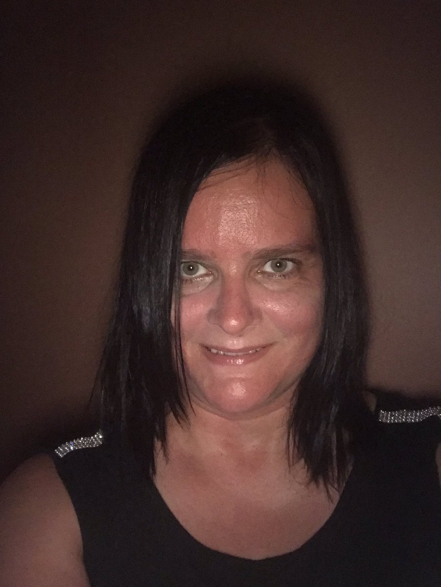 ~Nouveaux cheveux pour mes 43 ans... ~J’ai osé!😆
~Merci Marie-Ève 💝
(Jana Coiffure, Boisbriand)