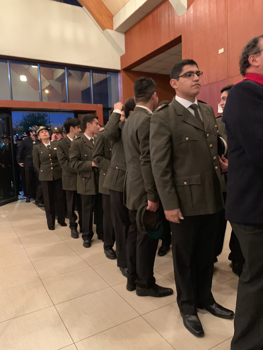 Despinozacuevas's tweet photo. Gobernador @RA_ContrerasR de @GoberdeConce saluda a @BomberosdeChile de #Talcahuano en su 168 aniversario.  Reconociendo la gran labor de esta institución en cada una de las emergencias, quienes desde el primer llamado están dispuestos a servir.
#GobernadorEnTerreno https://t.co/g9iSQAl1Ag