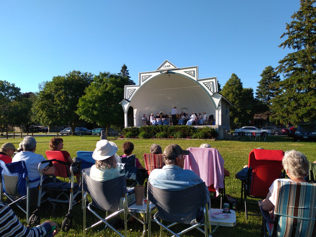 JennPfenning's tweet image. Come out to the #Bandshell in #NewDundee. Still as beautiful and the music sounds great! Here's to another 75 years! #ThisIsWilmot