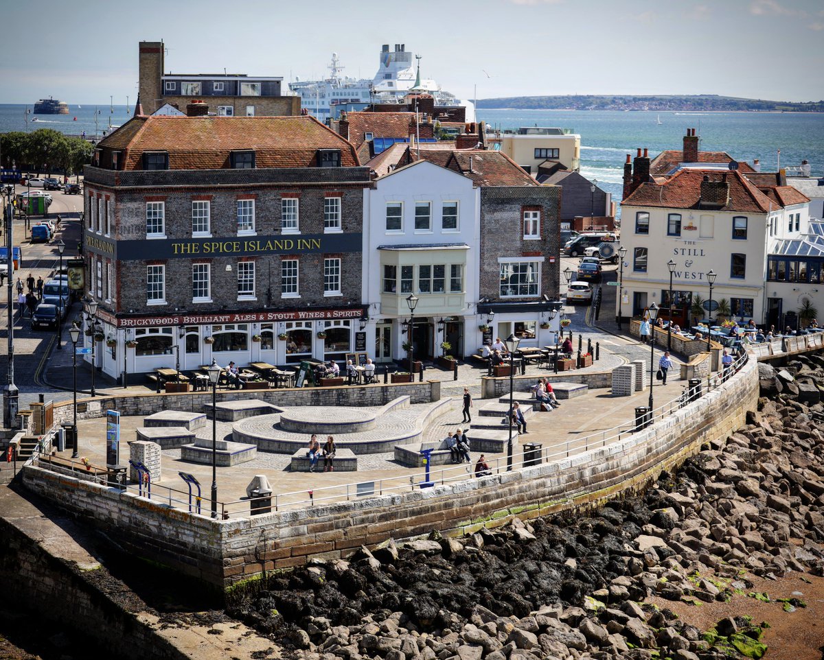 What's the Point?
#SpiceIsland #SpiceofLife #spice #island
#PortsmouthPoint [ Po'm. P. ] ... #Pompey
#name #origin #Portsmouth #point #shorthand
.
#StillandWest #CoalExchange #LoneYachtsman
 #Oldportsmouth #Solent #sea #view #SolentFort #ferry #horizon
#SIC2020