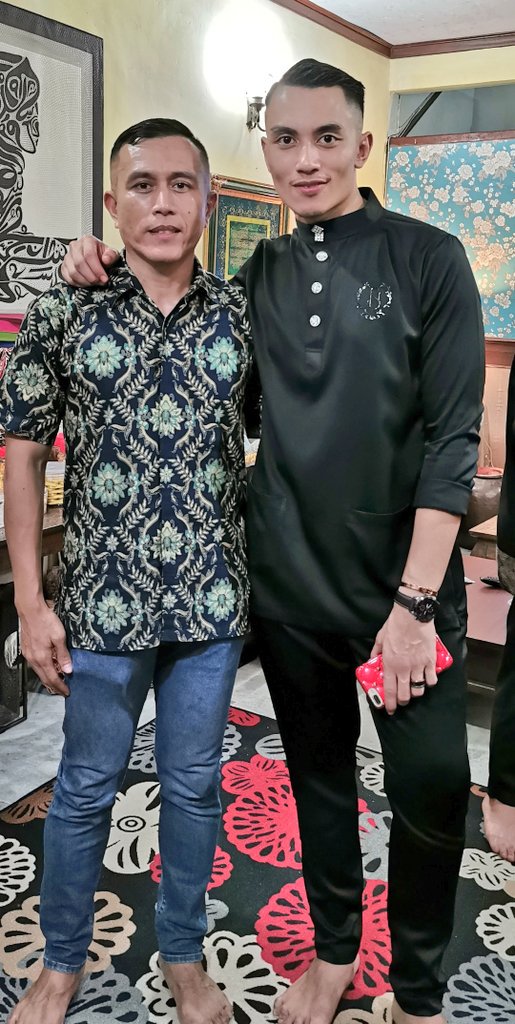 AbangOmar's tweet photo. terima kasih, @shazrinali di atas undangan ke  Open House Raya

#25syawal1440h #29Jun2019
#aidilfitri #eidmubarak #lebaran
#ukhwah. #silatulrahim #beraya
#friendship #pics  #ootd
#syawaldirai #rayakansebulan
#instaraya #instafood #instapics
#openhouseraya #rumahterbukaraya https://t.co/c0Jkaamw9h