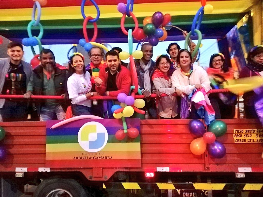 ArbizuGamarra's tweet photo. Todo nuestro equipo se moviliza por la igualdad. #DefendemosCausasJustas #MarchaDelOrgullo https://t.co/8D8ZBWcWW5