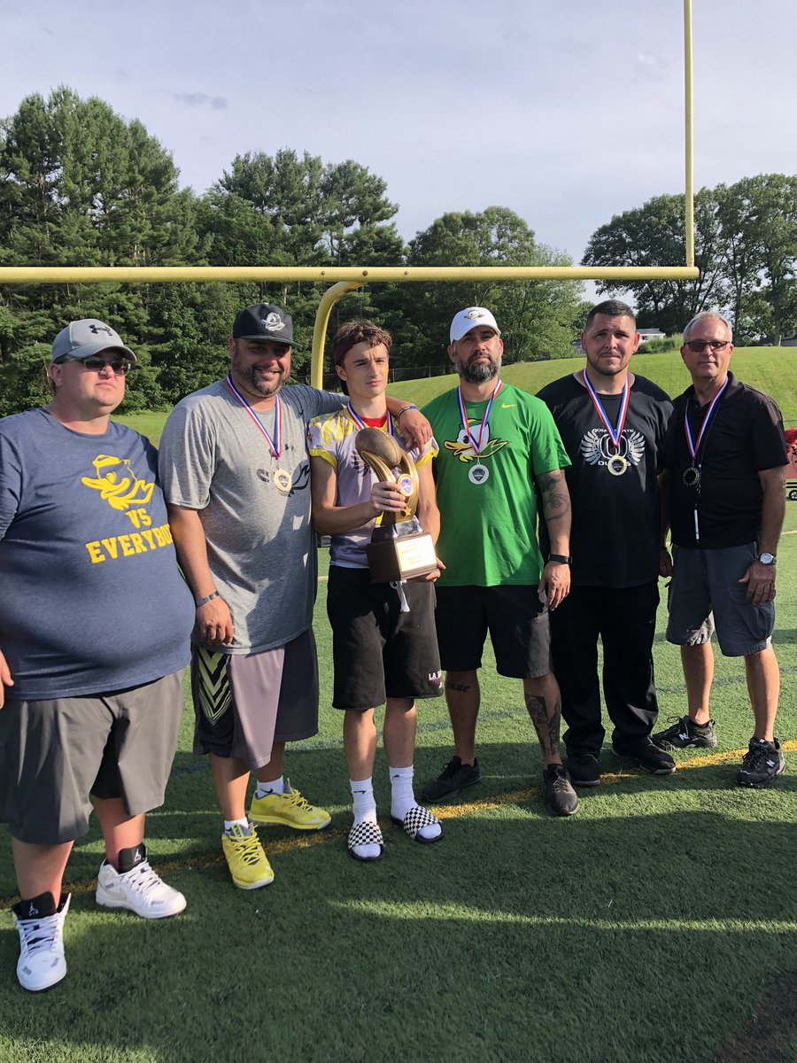 JLincourt3's tweet photo. Spring ball champions undefeated #stackingreps #oceanstateducks #rhodynation #nextup #LSA2022 #outworkeveryone #theyhateuscuztheyaintus https://t.co/rD564gvh7k