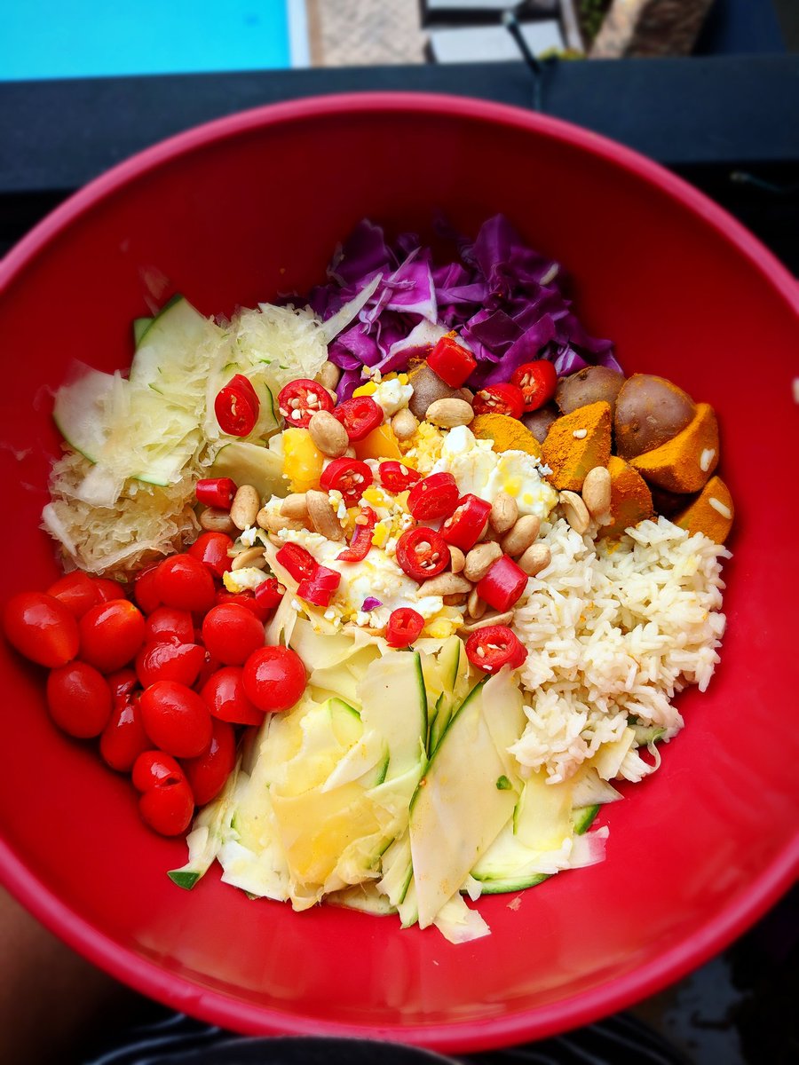 twerkfortwerk's tweet photo. Leto thohk aka Burmese rainbow salad

All veggies like green papaya, green Mango, cabbage, tomatoes, potatoes, etc.

Not bad for my first time https://t.co/Rp8dxsb0Vh