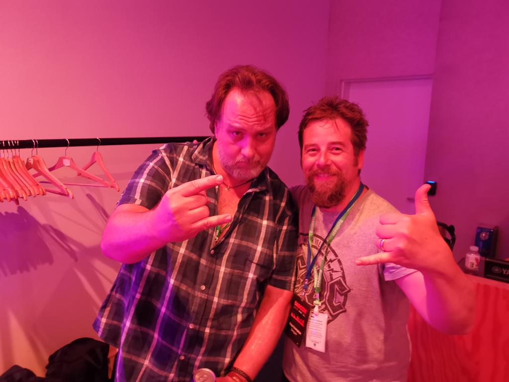 SheyMouse's tweet photo. Awesome to meet @MitchBenn at #dadcon tonight. Been a real fan for ages. https://t.co/uSuM4pHwmU