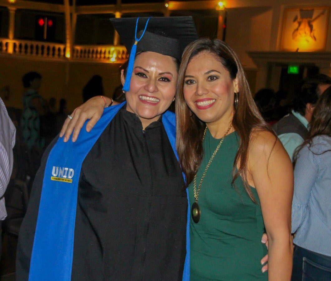 Leonorpis's tweet photo. Concluida la licenciatura en derecho, donde obtuve mención honorífica📑,a mis compañeros y maestros, doy miles de gracias. Vienen muchos retos más y los afrontaré porque sé desde el cielo mi Papi siempre me acompaña en cada aventura que emprendo. ¡Gracias a todos! #OrgulloUnid. https://t.co/xejPdNzQWs