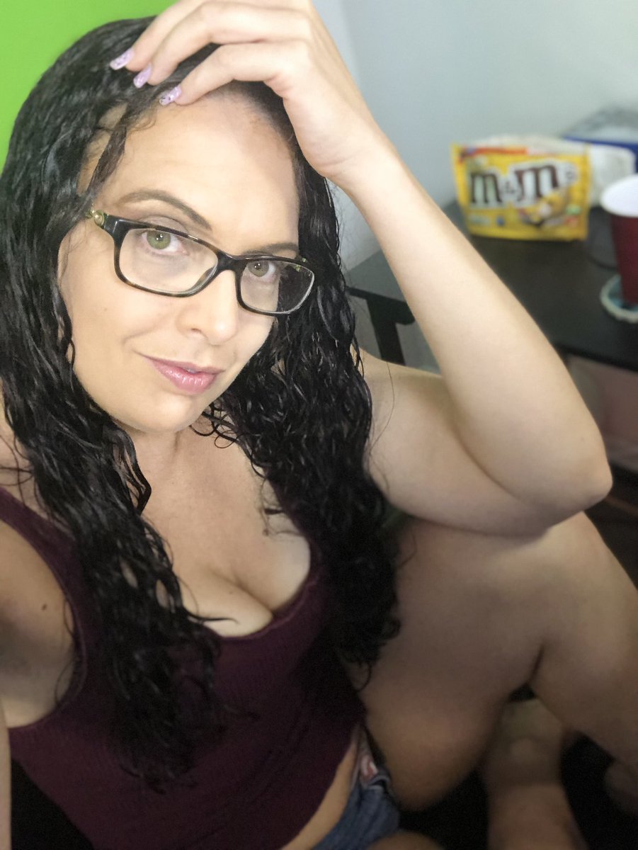 Streaming Judgment tonight on Twitch - Stardust_b1110
#twitch
#Judgement 
#streamer 
#TwitchAffilate 
#twitchstreaming