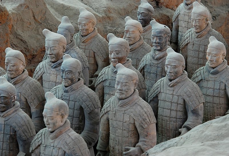 simontourcom's tweet photo. The Terracotta Warriors Museum is located in Xi'an, Shaanxi Province of China. It is a large collection of life-size terra cotta sculptures in battle formations to protect the Emperor Qin Shi Huang (259 - 210BC), the first emperor of the first unified dynasty of Imperial China. https://t.co/wy2hfqoAdt