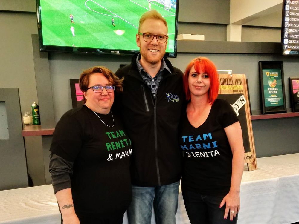KidsUpFrontCalg's tweet photo. The @TownofCochrane has been so AMAZING in supporting our Stranded Contestants Marni and Renita! Check out this article to hear more about the hard work these contestants are putting in and how you can cheer them on! https://t.co/LBv6kKkmpy https://t.co/Z7TAhexFSt