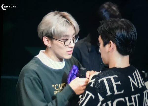 Jongupshines's tweet photo. It's the quiet little moments I miss the most #HimUp https://t.co/6D9FZ0MIbG