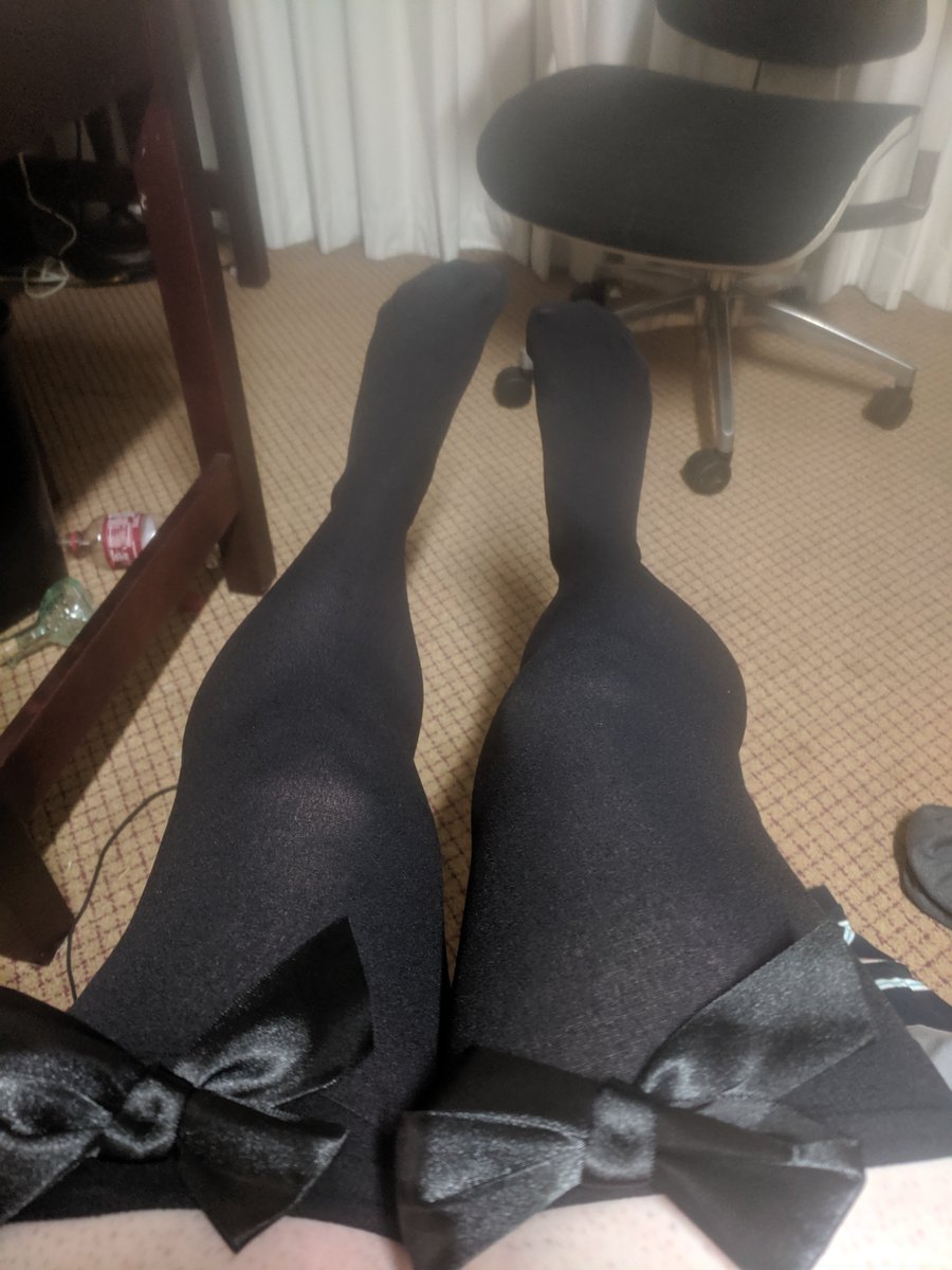 CatfishMilf's tweet photo. Who wants to help me get all sorts of naughty stuff and help me pick it?~ The more you pay the naughier the stuff I get~ #findom #finsub #paypig #sugardaddy #submissive https://t.co/k74StecTYJ