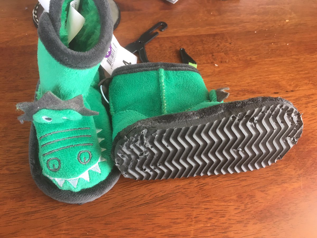 NZChristineNZ's tweet photo. Well I was going to return these brand new slippers to @Kmart today as they are too small for my son but I forgot we have teenage cats with a shoe fetish #chompchomp #unreturnable #anyonewantsomeslippers #size4 https://t.co/Q2pwLxu8iY