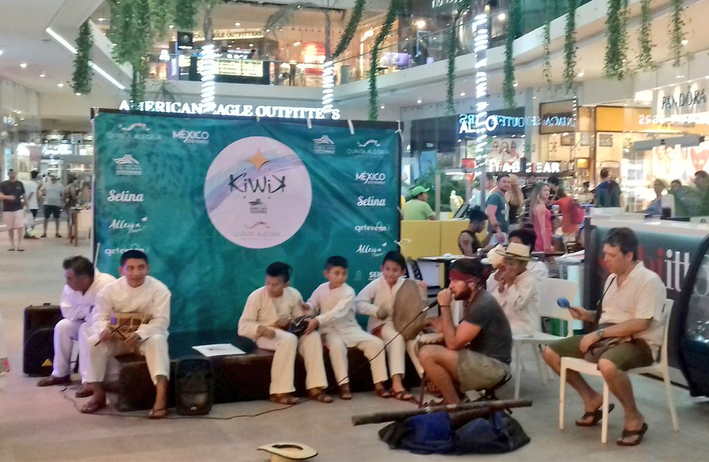 AdelaAxuni's tweet photo. Valorar nuestra vestimenta, agricultura y los conocimientos de nuestros pueblos #Purhepecha @Michoacan y #Maya podemos buscar la #sostenibilidad . Kiwik @RivieraMayaSost en su edición 23 en @quinta_alegria aquí los saludamos hasta las 9 pm https://t.co/iU19lVL98F