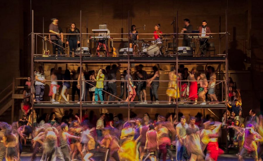 tv_monica's tweet photo. Notable #PateandoPiedras en el @centroGAM dirigida por Gopal y Visnu Ibarra.
Increíbles todos: Paula Zúñiga, Nicolás Zárate, Simón Aravena, Millantú Hilbert y el gran coro y danza ciudadano.
Mucho para pensar. https://t.co/YrW4WDYClw