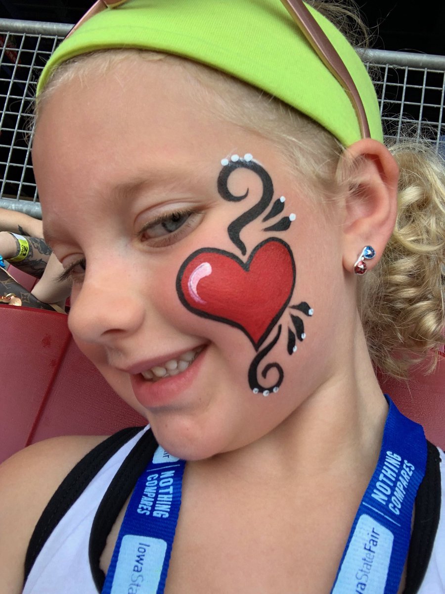 davisnikirae's tweet photo. #birthdaygirl #kernelsselfie #statefairfun https://t.co/0XsDhLXgfb
