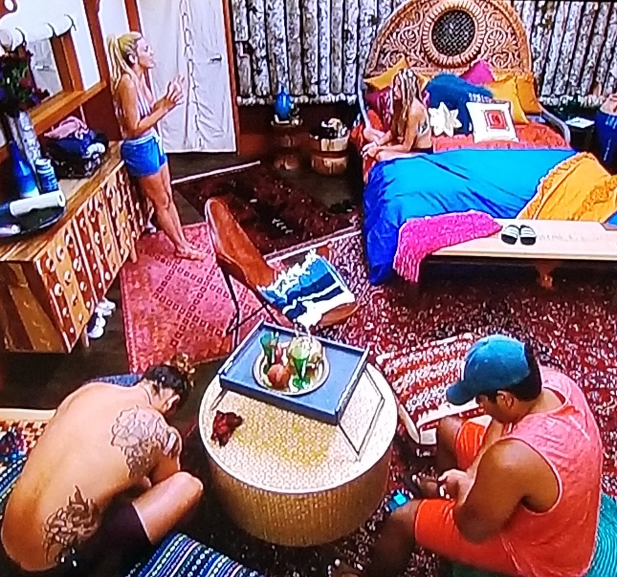 Lady_Bird_124's tweet photo. This group could be worse than #Foutte #thehive Christie has a horrible read on the house and a horrible hoh. #BigBrother21 #Bb21 https://t.co/NBewlI8jkT
