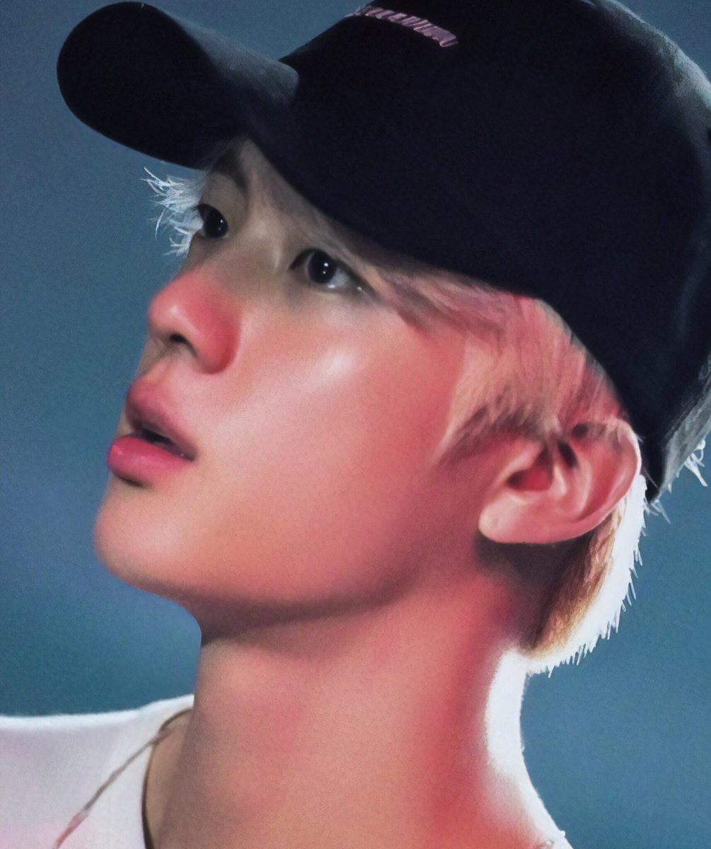 JINDETAlLS's tweet photo. blond seokjin with a cap? YES. https://t.co/WosRjvSg1V