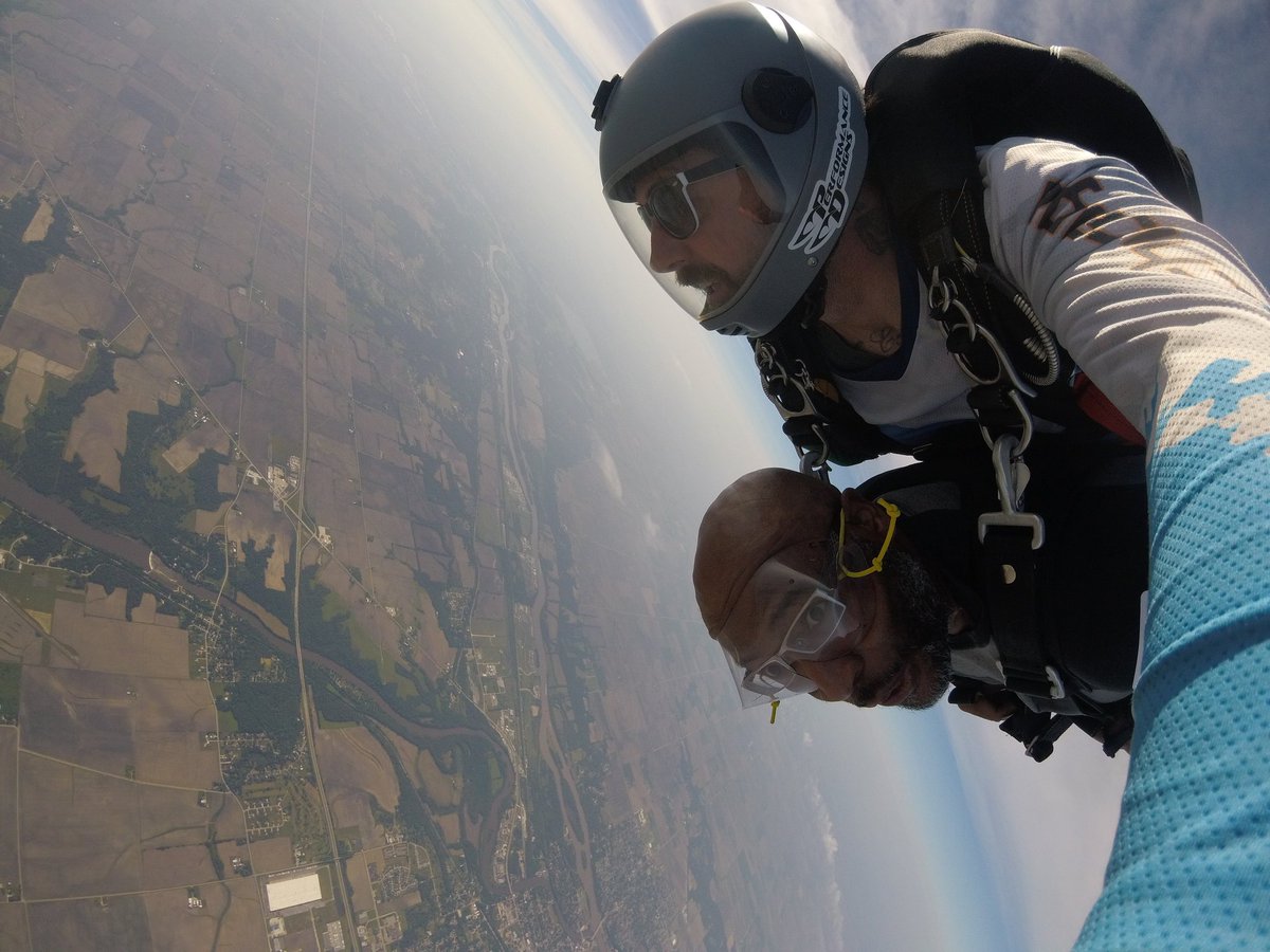 cdlyons74's tweet photo. Another successful jump at Skydive Chicago!!
#ysbh #ShareYourSign https://t.co/66p4hbnkEf