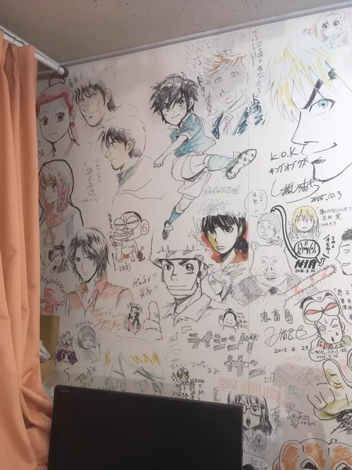 番組の最後、壁に絵を描くんですが、ファラ夫の顔の中心のみ描く形になったので、何かただの黄色い顔の人になってしまいました。(‾▽‾;) 