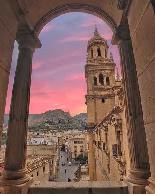 lamonadejaen's tweet photo. Fotaza de la Catedral de #Jaén. Me dicen que es de @Sergiodammerung. https://t.co/OGlO3nQAE0
