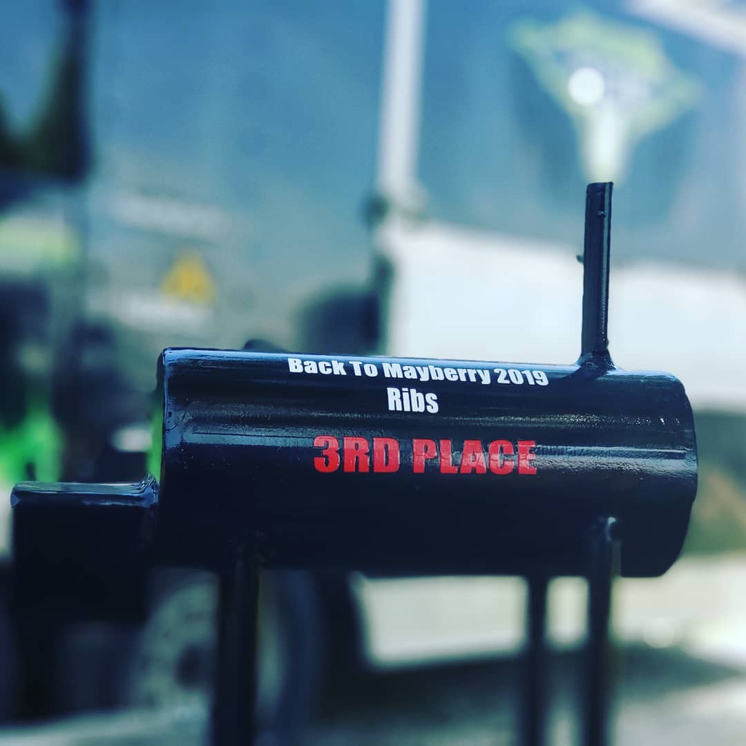 FergoliciousBBQ's tweet photo. Judges only liked my ribs today. 3rd place ribs & 8th overall at the Back to Mayberry comp. Congrats to our friends @Dirt_Road_BBQ on RGC & @SLAPs_BBQ on the GC! Thank you as always to our awesome sponsors!
#kcgrillingco #nomercysweeptheleg #kcgcdojo https://t.co/zPF9rAfkul