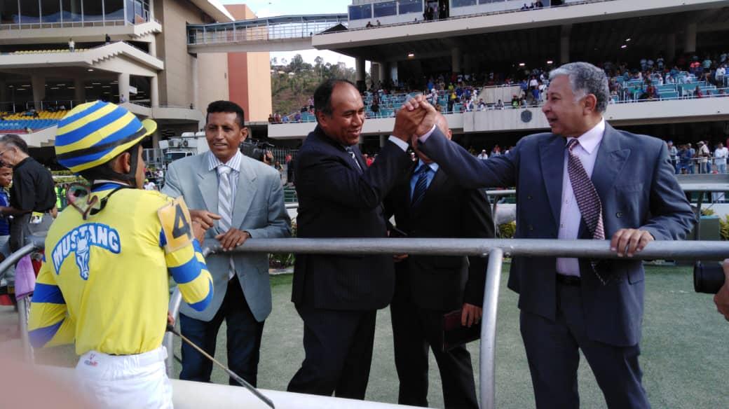 OficialINH's tweet photo. #EnFotos 📸| La 3ra válida y 7º competencia de este #29Jun, tiene nombre y es "Kapayacual" (4), con la buena monta de Samuel Marín y bajo el entrenamiento de Reynolds Betancourt.

#Hipismo #DeporteHípico #60AñosLaRinconada https://t.co/AIZVzo8EGY