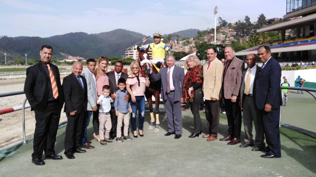 OficialINH's tweet photo. #EnFotos 📸| La 3ra válida y 7º competencia de este #29Jun, tiene nombre y es "Kapayacual" (4), con la buena monta de Samuel Marín y bajo el entrenamiento de Reynolds Betancourt.

#Hipismo #DeporteHípico #60AñosLaRinconada https://t.co/AIZVzo8EGY