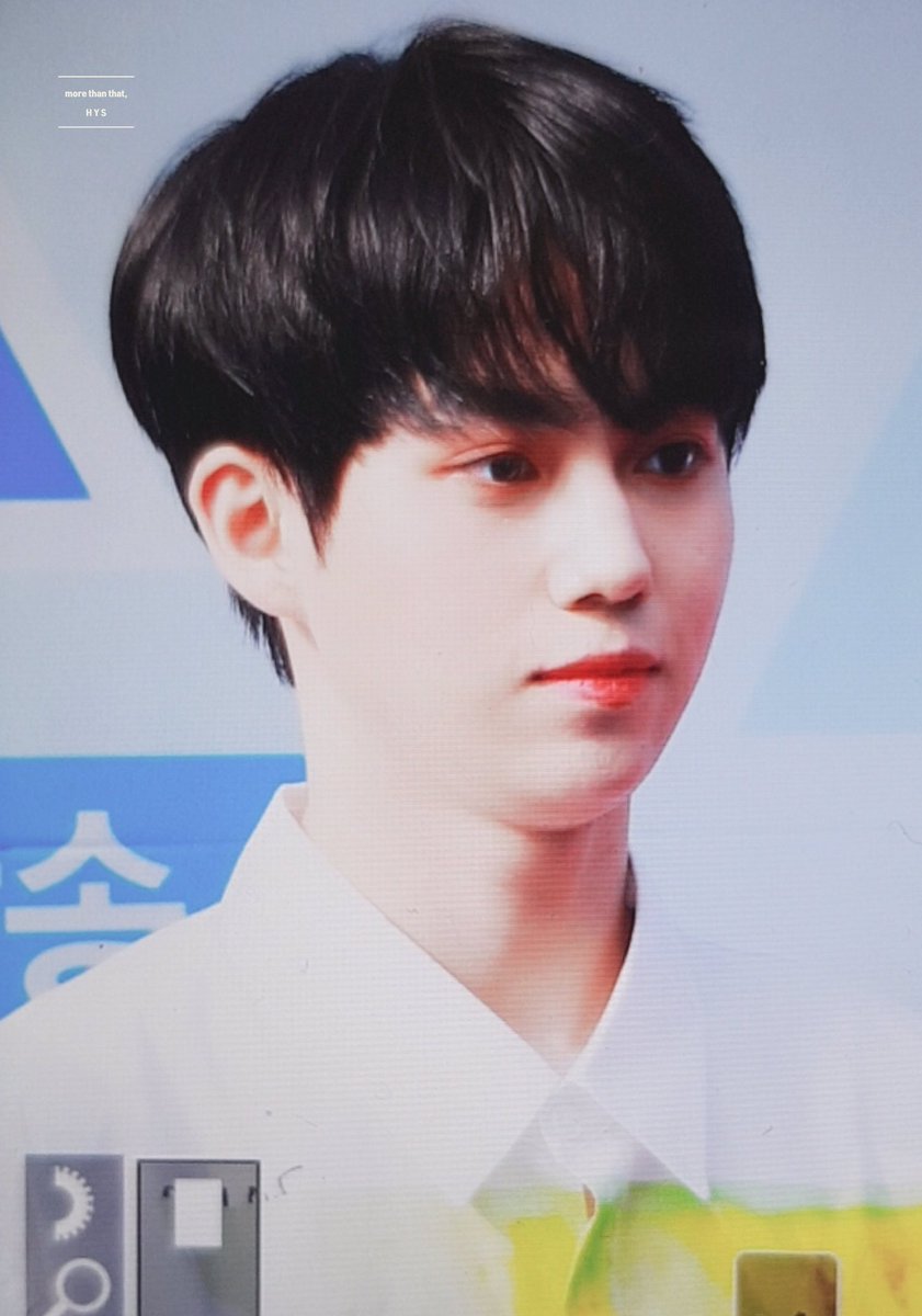 morethanthat_H's tweet photo. 190630, 블루카펫 출근길

윤성이 미모에 
더위가 싹가심
윤성아 데뷔하자ㅠㅠㅠㅠㅠㅠㅠㅠ

국프님들 우리 윤성이좀보세요🤦🏻‍♀️❤️

#황윤성 #윤성 
#PRODUCE_X_101 https://t.co/TsmeFNTDM0