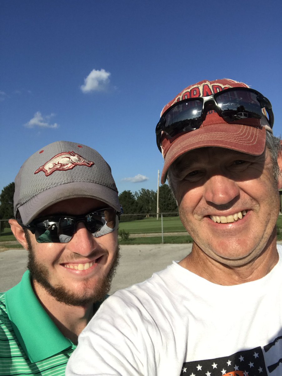 BoyerBubby24's tweet photo. Great afternoon for a little golf. #dadwon @ethandale100 @prayloverun https://t.co/8PNVEG8XIt