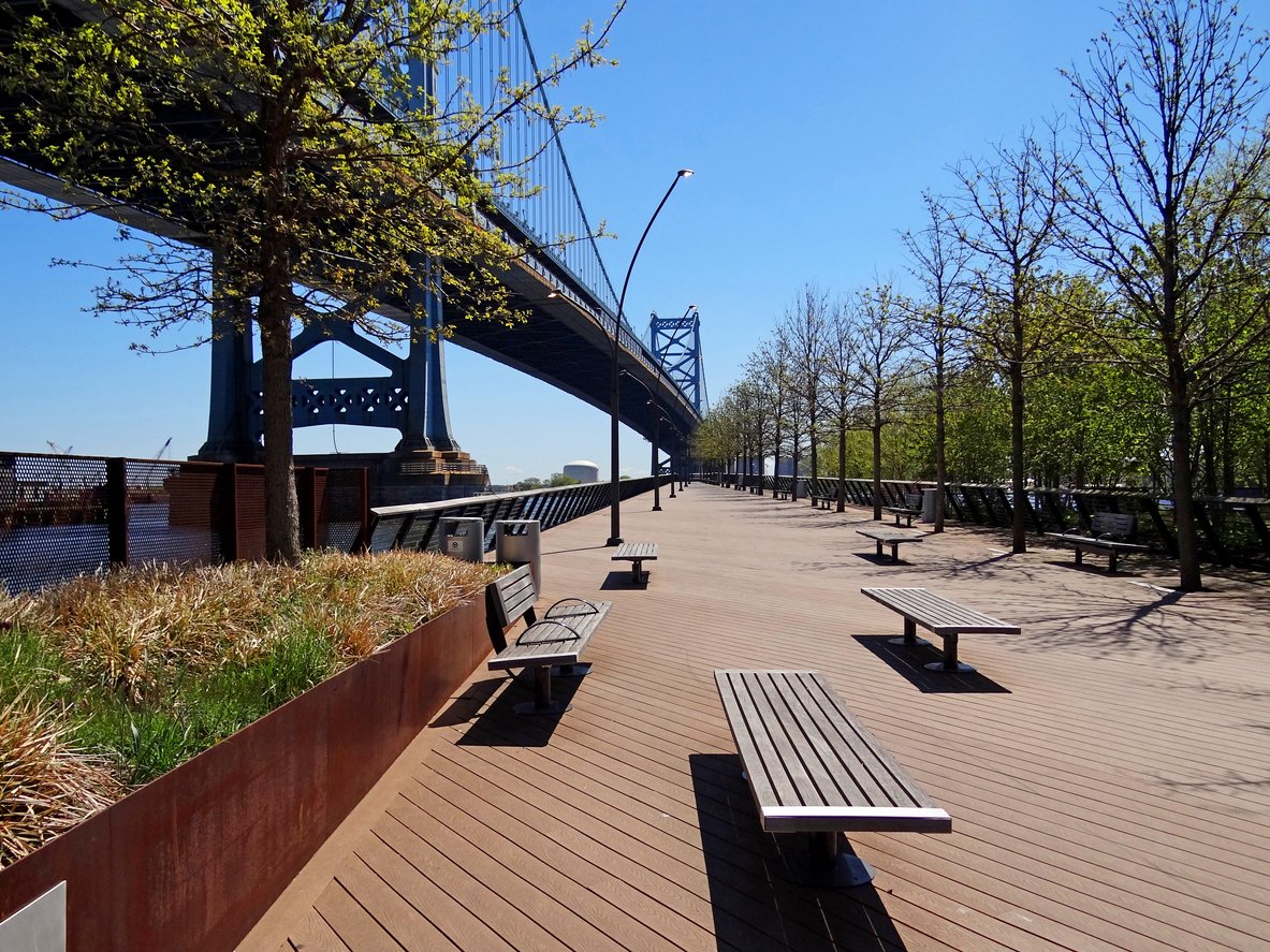 DocksideCondo's tweet photo. There is always something to do along the waterfront this time of year. Check out the race street pier for free yoga classes, events or just go for the views! #racestreetpier #docksidecondos #myphillywaterfront @DelRiverWfront https://t.co/OX91wJLFJP