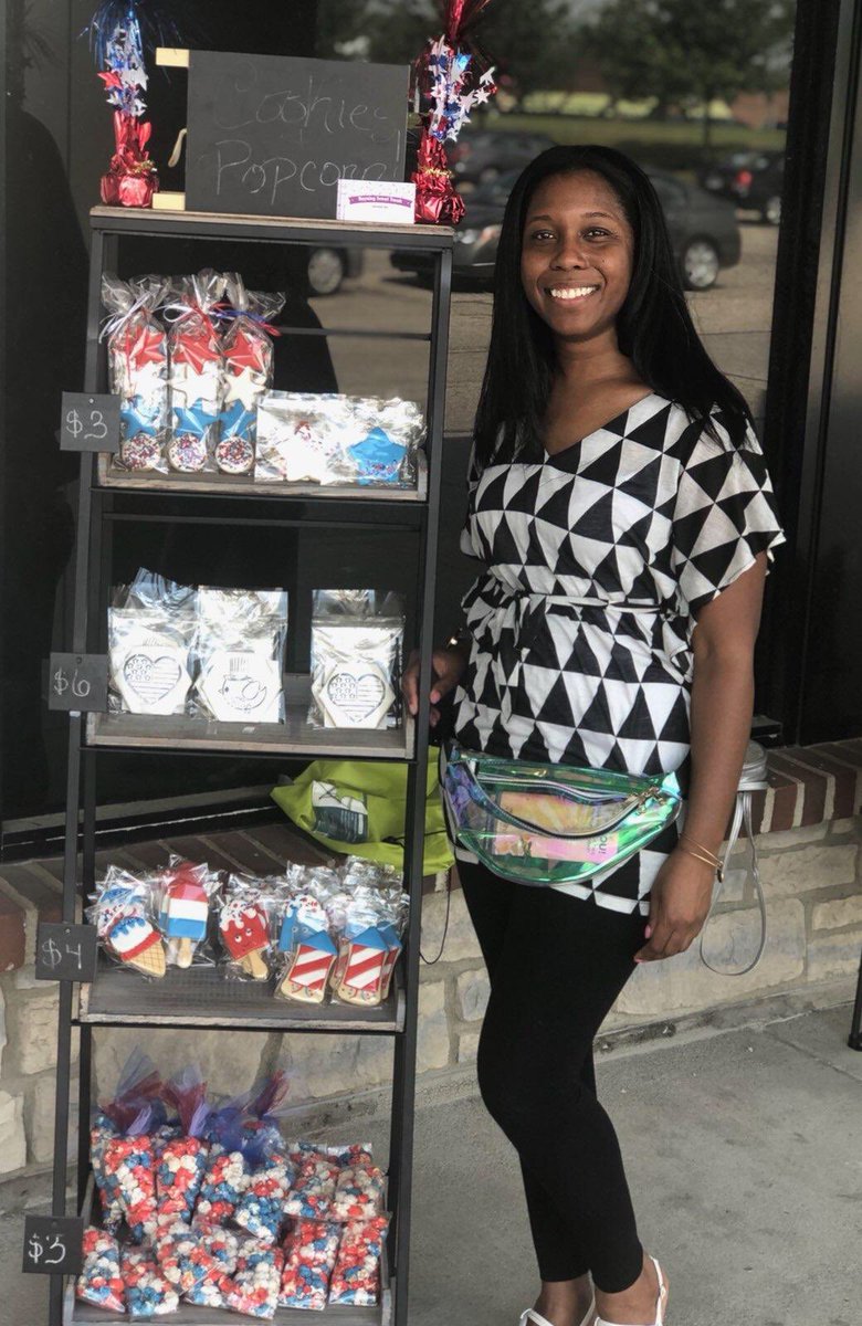 Rayningsweets's tweet photo. My first pop-up shop was a success! Thank you to everyone that came out to support me, I really appreciate you ❤️. https://t.co/cV4C565Wox