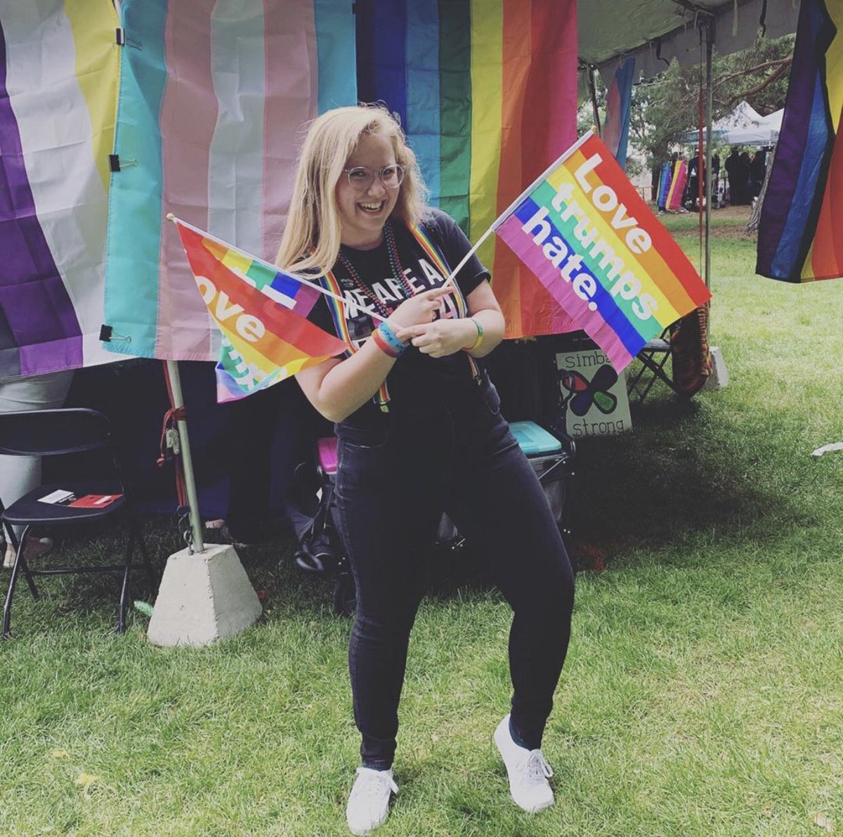 corddiversity's tweet photo. #pridefeature🏳️‍🌈
What is your name, your major and where are you from?

- Allie Holt, studying Communications, Psychology, and Women’s and Gender Studies, from Spokane, WA.

How do you identify? 

- Lesbian and cisgender female https://t.co/WFk2jnS8Wa