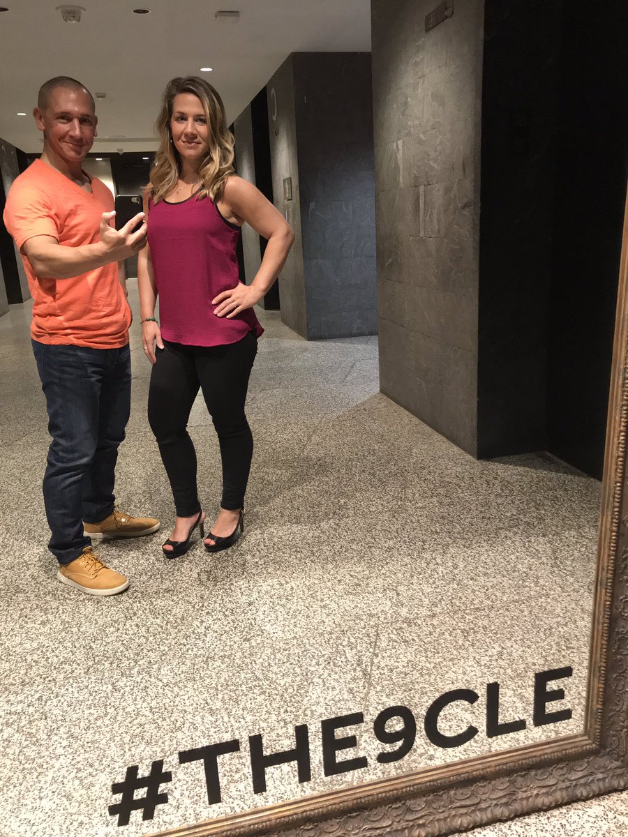 DaveKich's tweet photo. The #CLE Experience.
@thingsbymelanie #The9CLE #Cleveland #ThisIsCLE #TheVault #selfie @The9CLE https://t.co/lnDpqKGKyK