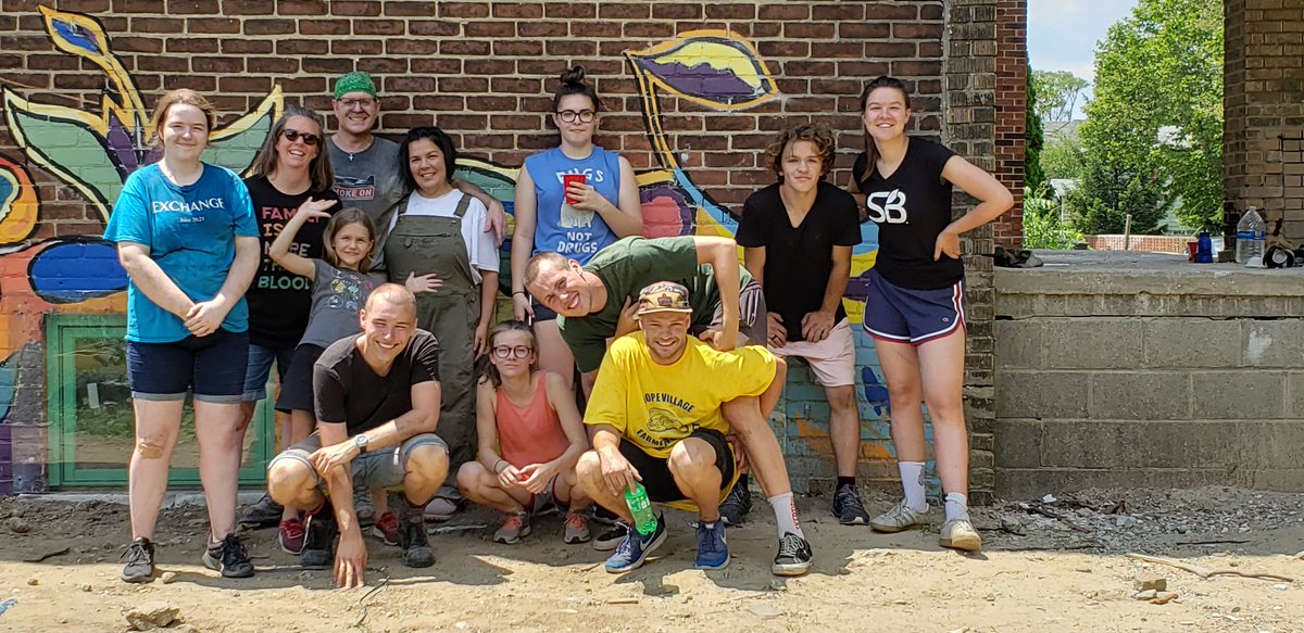 NRGAllianceGrp's tweet photo. Spent the morning working with some amazing pioneers creating sustainable housing in Detroit. Thanks to the entire @MotownMovement team for making it happen! #MotownMovement #EAGSavesNRG https://t.co/EgWhIKlEA3