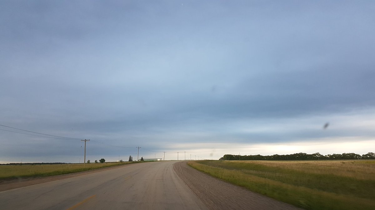 StormStructure's tweet image. When your eyes see the first picture and your satellite sees the second, surface-based storms are out of reach. Waaaaay out of reach. #capped