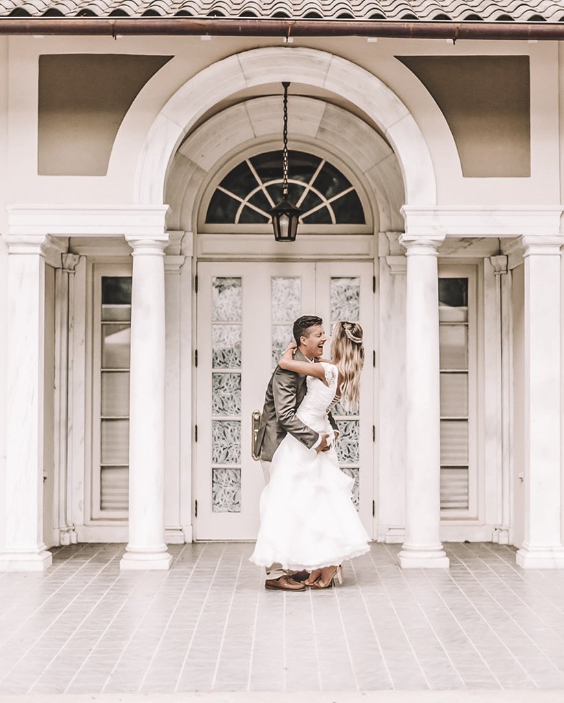 Kaylaleanne98's tweet photo. I got married to my best friend last Sunday 💍💛 https://t.co/kVnqhIKMNi