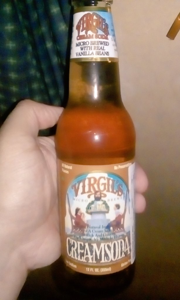 ___DOOMEDUSER01's tweet photo. on this warm night . . i have got some american cream soda 😋 #VirgilsCreamSoda #AmericanSoda #AmericanDrinks https://t.co/Zh1n8flySm